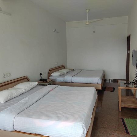 Hôtel Sabari Residency à Vālpārai Extérieur photo