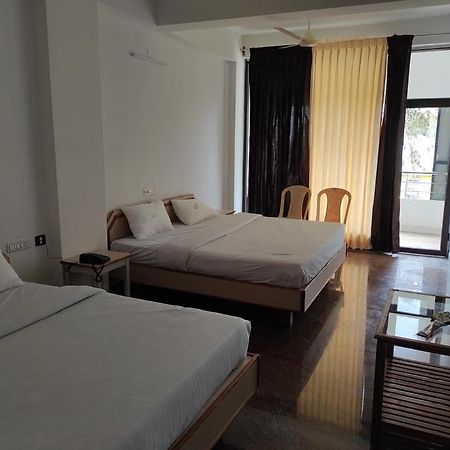 Hôtel Sabari Residency à Vālpārai Extérieur photo
