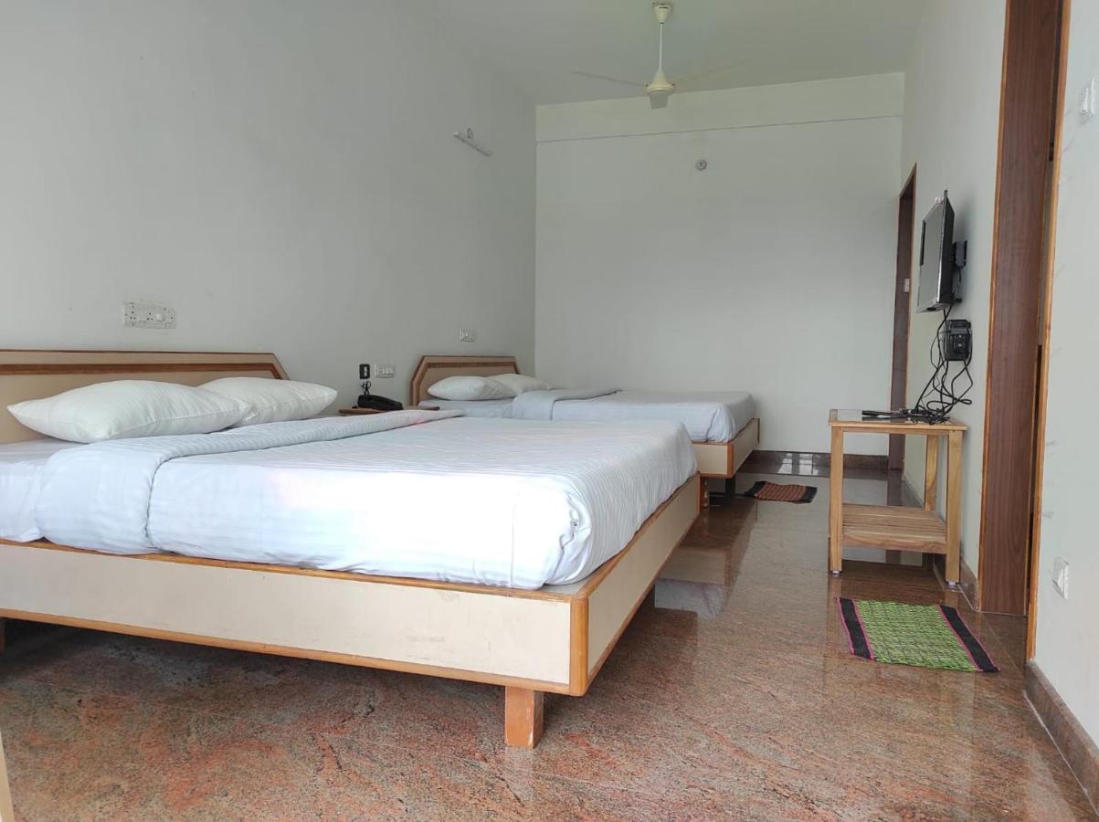 Hôtel Sabari Residency à Vālpārai Extérieur photo