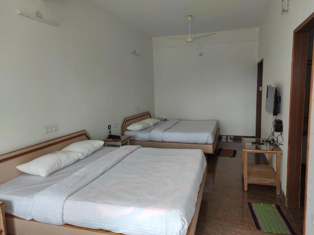 Hôtel Sabari Residency à Vālpārai Extérieur photo