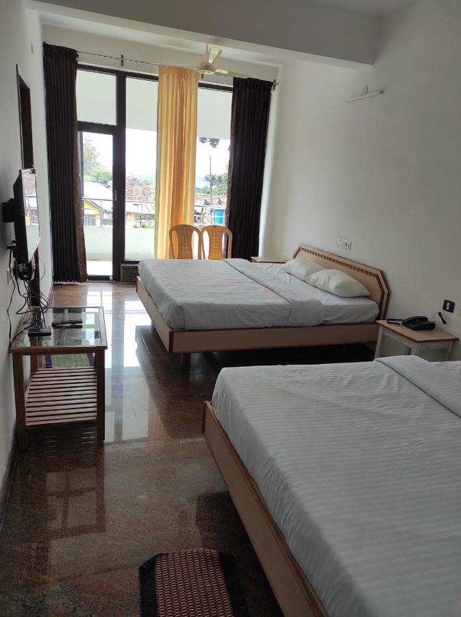 Hôtel Sabari Residency à Vālpārai Extérieur photo