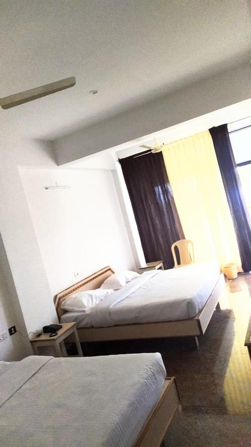 Hôtel Sabari Residency à Vālpārai Extérieur photo