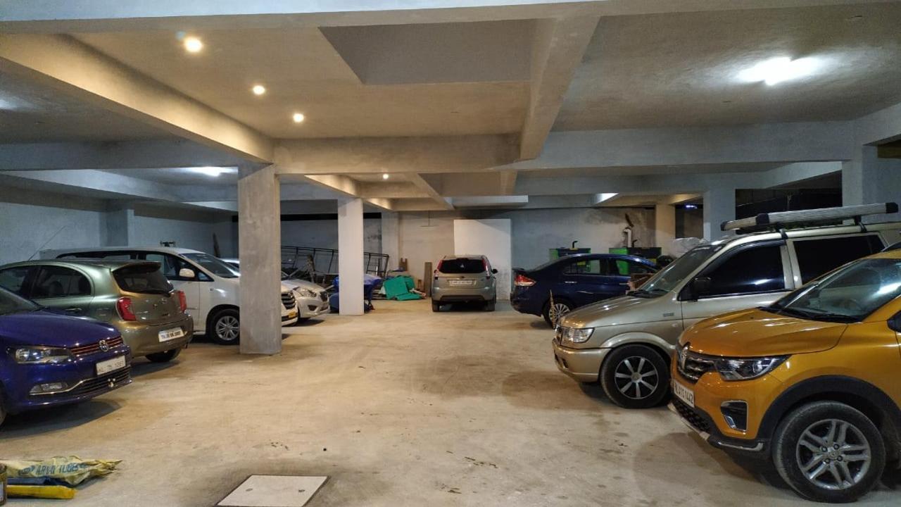 Hôtel Sabari Residency à Vālpārai Extérieur photo