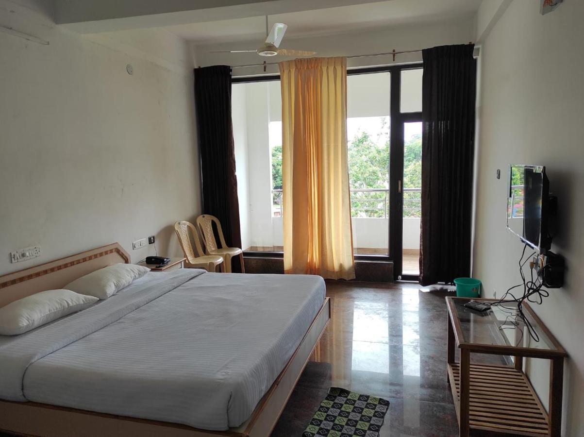 Hôtel Sabari Residency à Vālpārai Extérieur photo