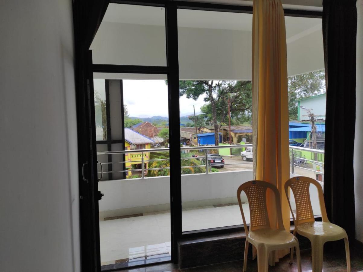 Hôtel Sabari Residency à Vālpārai Extérieur photo