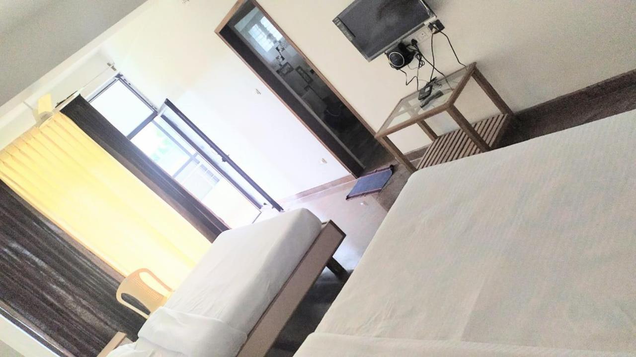 Hôtel Sabari Residency à Vālpārai Extérieur photo