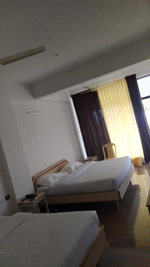Hôtel Sabari Residency à Vālpārai Extérieur photo