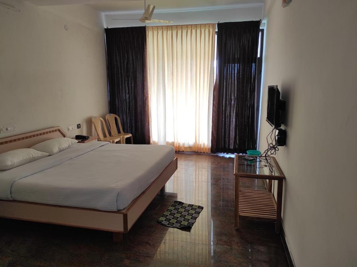 Hôtel Sabari Residency à Vālpārai Extérieur photo
